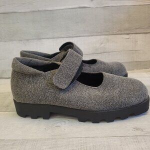 Newport News Easy Style Gray Mary Jane Shoes With Velcro Strap & Rubber Sole Siz